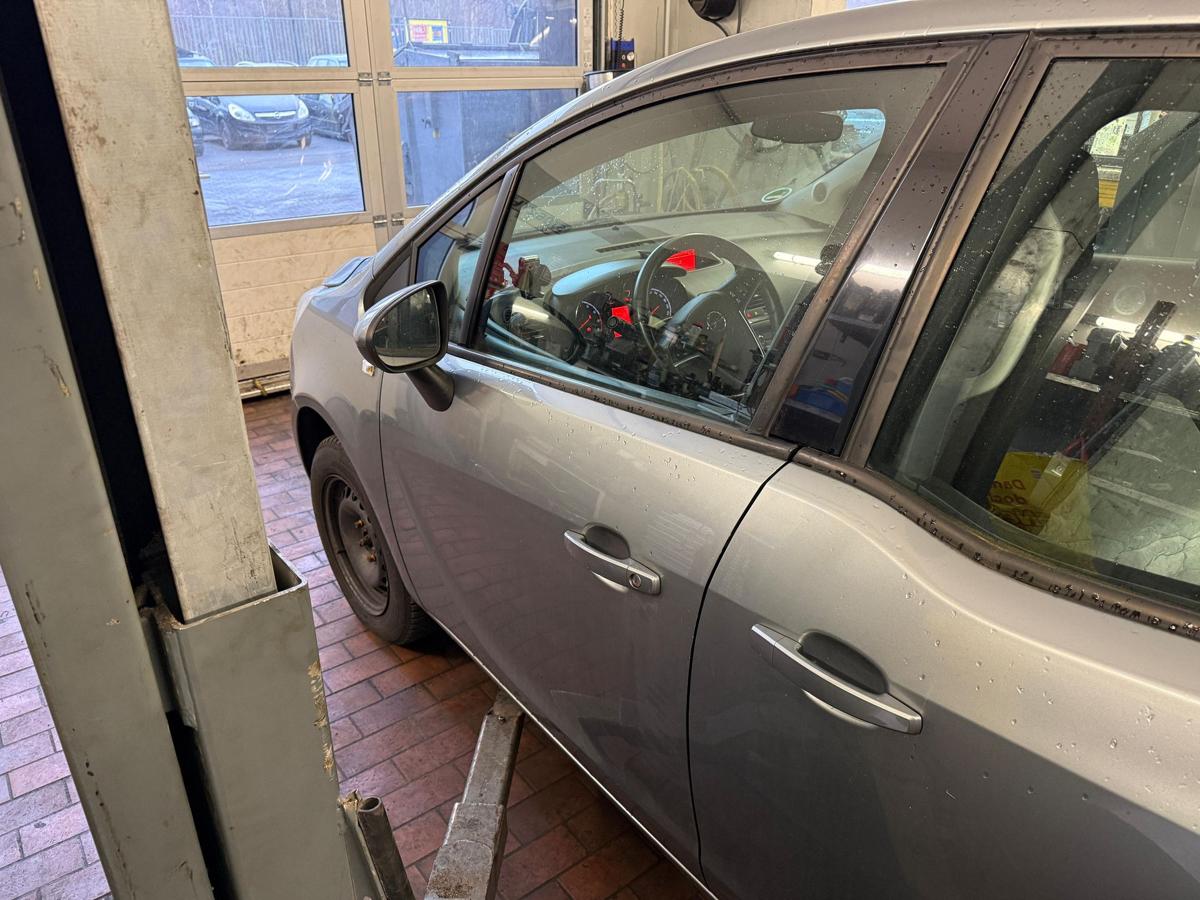 Opel Meriva B BJ10 original T&uuml;r vorn links Z179 Silbersee Metallic Rohbau